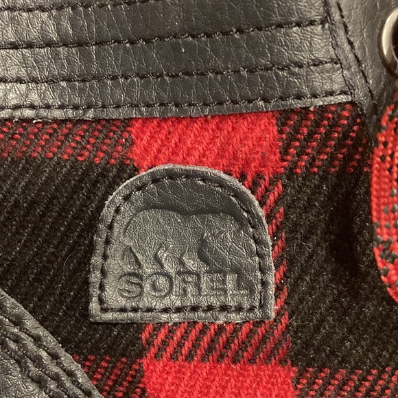 size 4 plaid Sorel boots - Picture 4 of 7